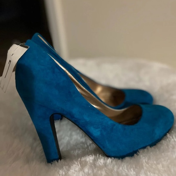 2 pair of heels - Picture 3 of 7